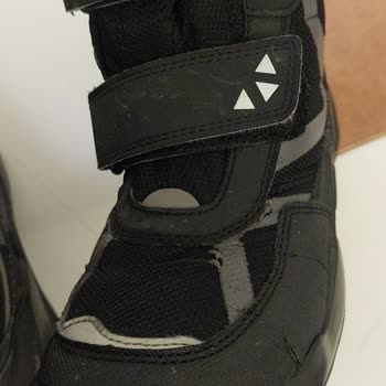 Üç Kez Giyildikten Sonra Çatlayan Çocuk Botu Değişim Talebi