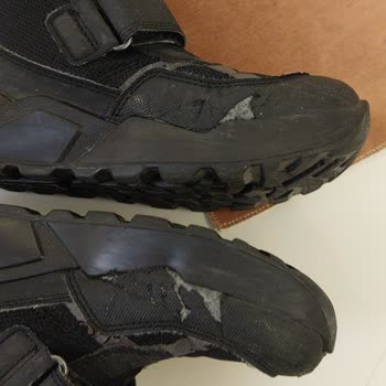 Üç Kez Giyildikten Sonra Çatlayan Çocuk Botu Değişim Talebi