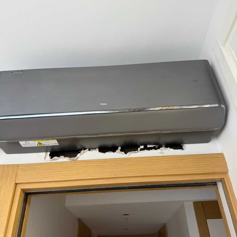 TCL Yetkili Servisin Kurulum Hatası Duvarı Mahvediyor Ve Sorumluluk Almıyor