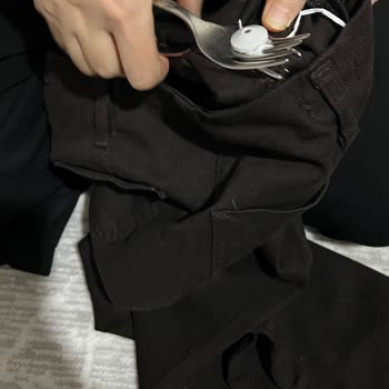 Alarm Etiketi Açılmadı, Pantolon Zarar Gördü Ve Yenisi Talep Ediliyor