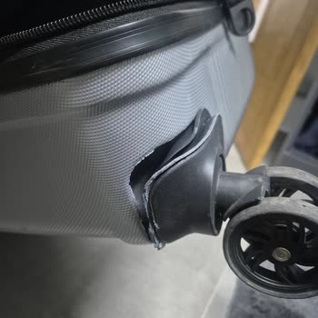 Hasar Görmüş Valizlerimiz İçin Şirketten Cevap Bekliyoruz