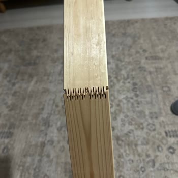 IKEA Sofa’da Kırılan Tahta Parçalar Güvenlik Sorunu Yaratıyor