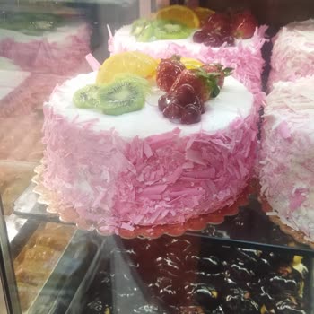 475 TL'ye Satın Aldığım Meyveli Yaş Pastanın İçinin Boş Olması