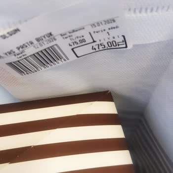 475 TL'ye Satın Aldığım Meyveli Yaş Pastanın İçinin Boş Olması