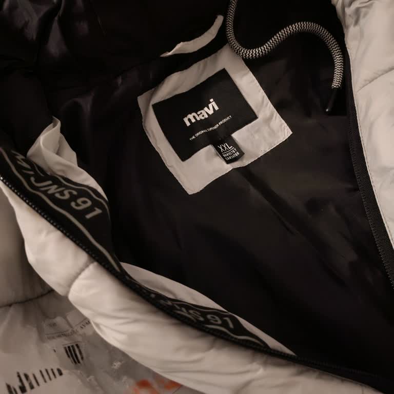 Montuma Yapıştırılan Etiket Kalıcı Leke Bıraktı