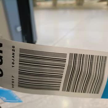 Ankara Köln Uçuşunda Valiz Çatlaması Ve Ajet'in Cevap Vermemesi