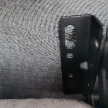 Ayıplı Koltuk Ayakları, Yetersiz Servis Ve Fatura Verilmemesi