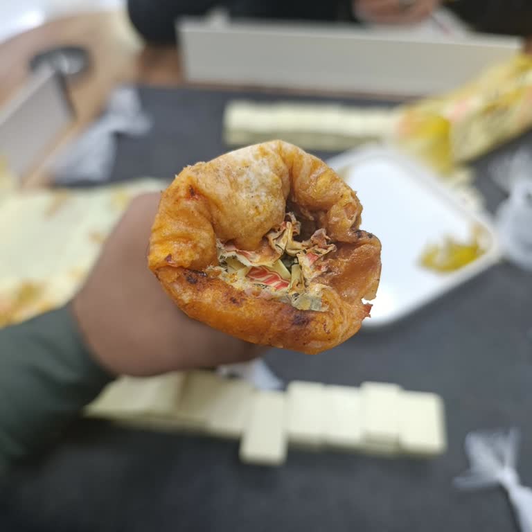 Erciş Öncü Döner Şubesinde Gecikmeli Teslimat Ve Kağıt İçeren Dürüm Şikayeti