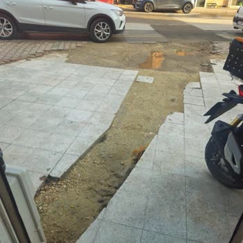 Aksa Gaz’ın Açık Kazısı Mersin’de Trafik Ve İşyerlerini Engelliyor