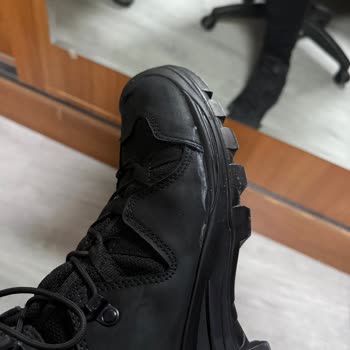 YDS Boots İki Ay İçinde Botlarda Beyaz Kusurlar: Kalite Sorunu Ve Değişim Talebi!