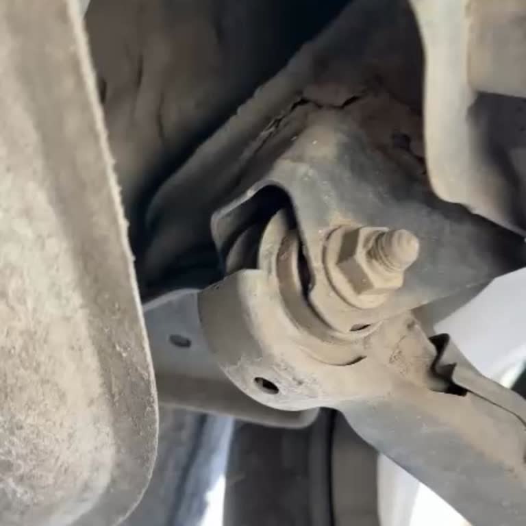 Mercedes-Benz Arka Travers Çürümesi İçin Ücretsiz Değişim Talebi!