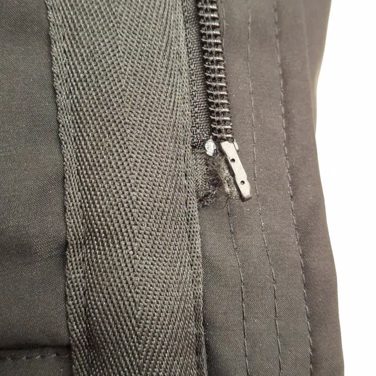 LCW Mağazasında Kırık Fermuar Ve Çözüm Eksikliği