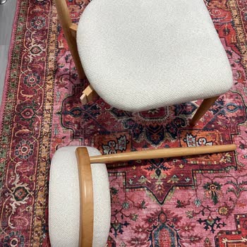 Venez Mobilya’da Sandalyeler Kırıldı Ve Yanıt Yok