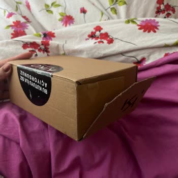 Kargo Paketi Yetkisiz Açıldı Ve "Bu Kutuyu İlk Siz Açıyorsunuz" Yazısı Yanıltıcı