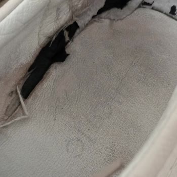 Hotiç Ayakkabısının İç Astarı Kısa Sürede Yırtıldı