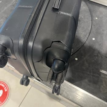 Ajet Uçuşunda Kırık Valiz Ve 5 Günlük Cevap Beklentisi Karşılanmadı