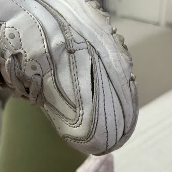 Skechers Kadın Spor Ayakkabısında Kısa Sürede Burun Parçası Yırtılması Ve Ücretsiz Tamir Talebi