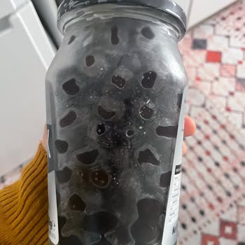 Açılmamış Kavanozda Küflü Zeytin Ve Güven Kaybı