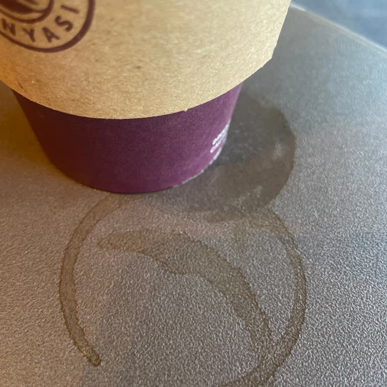 Kahve Dünyası Beylikdüzü Şubelerinde Karton Bardakların Sızdırması