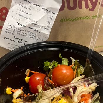 Tavuk Dünyası Salatasında Tırtıl: Hijyen Ve Gıda Güvenliği İhlali