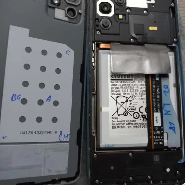 Arka Kapağı Kendiliğinden Açılan Samsung A52 Telefonun Değiştirilmesi Talebi