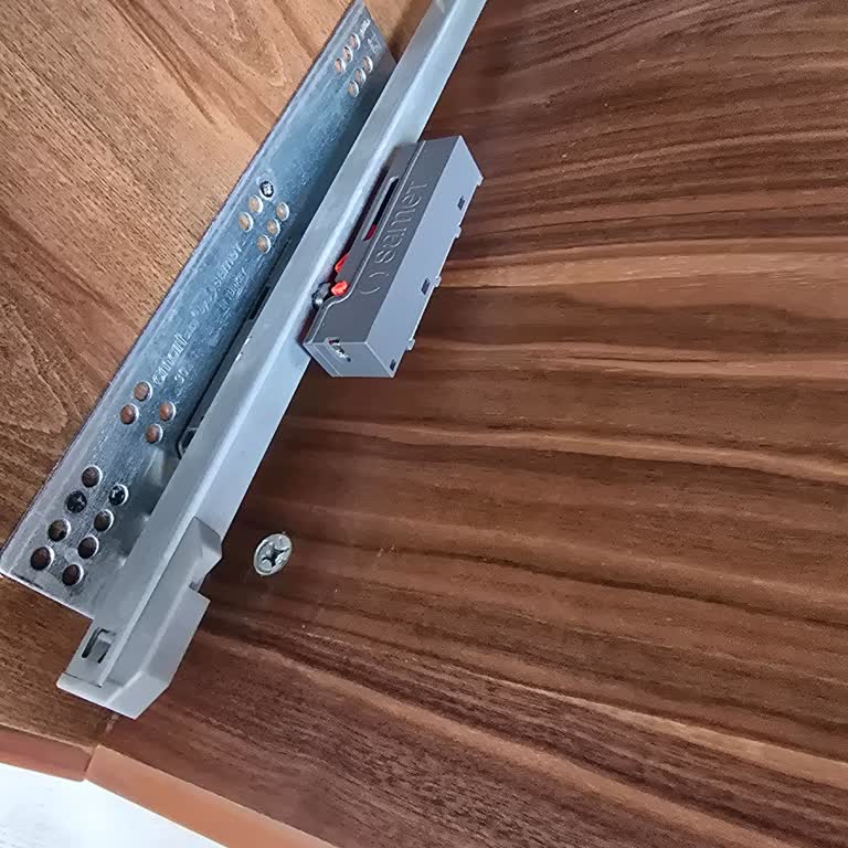 Kırılan Çekmece Rayları Ve Aşırı Yüksek Ücretlere Karşı Çözüm İsteği