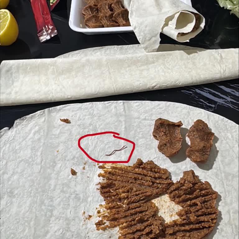 Yemeksepeti Siparişinde Metal Parçası Keşfedildi, Sağlık Riski Oluştu Ve Müşteri Engellendi