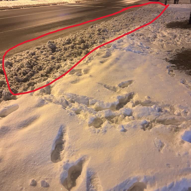 Melikgazi Belediyesi Demokrasi Mahallesi Kaldırımlarında Kar Ve Buz Temizlenmemesi Güvenlik Riski