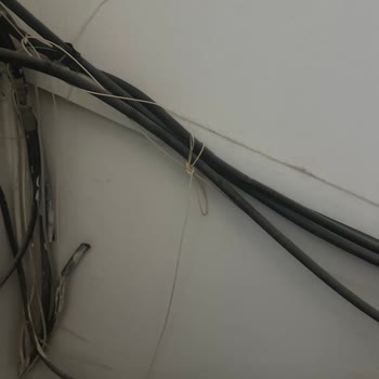 Çukurova Belediyesi Fiber Kablonun Düzensiz Kurulumu Ve Yeniden Düzenlenmesi Talebi