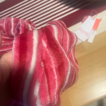 Penti Sabahlığının Sticker’ı Tüylerini Çekti, Ürün Defolu