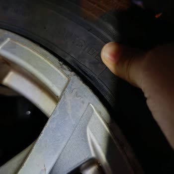 Goodyear Jetta Lastiğinde Çukura Girince Yanak Bölgesinde Yırtık Ve Ücretsiz Değişim Talebi