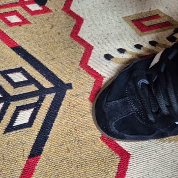 Üç Defa Defolu Adidas Ayakkabı Gönderildi, Satıcıdan Cevap Alınamadı