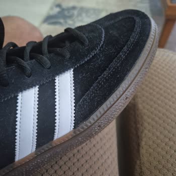 Üç Defa Defolu Adidas Ayakkabı Gönderildi, Satıcıdan Cevap Alınamadı