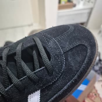 Üç Defa Defolu Adidas Ayakkabı Gönderildi, Satıcıdan Cevap Alınamadı