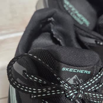 Skechers Ayakkabının Bir Buçuk Ayda Yırtılması Ve Mağazadan Çözüm Sunulmaması