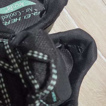 Skechers Ayakkabının Bir Buçuk Ayda Yırtılması Ve Mağazadan Çözüm Sunulmaması