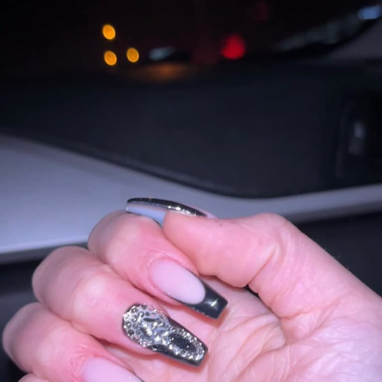 Sivese Güzellik Merkezi Protez Tırnaklarda Hava Alması Ve Saygısız Müşteri İletişimi