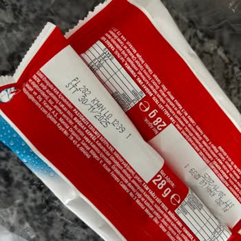 Tarihi Geçmiş Ve Küflü Kinder Süt Dilimi Satışı Bebeği Tehlikeye Attı