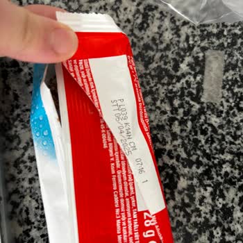 Tarihi Geçmiş Ve Küflü Kinder Süt Dilimi Satışı Bebeği Tehlikeye Attı