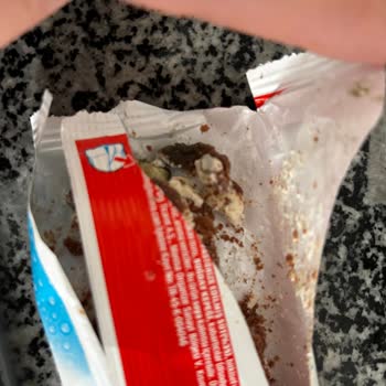 Tarihi Geçmiş Ve Küflü Kinder Süt Dilimi Satışı Bebeği Tehlikeye Attı