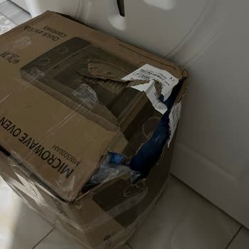 Hasarlı Kargo Kapıya Bırakıldı, Bilgilendirme Yapılmadı Ve İade Talep Ediyorum