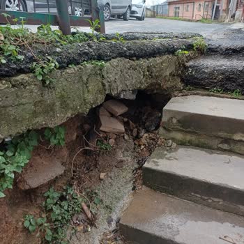 İSKİ’nin Beykoz’daki Sürekli Su Kaçağı Bina Temeline Zarar Veriyor