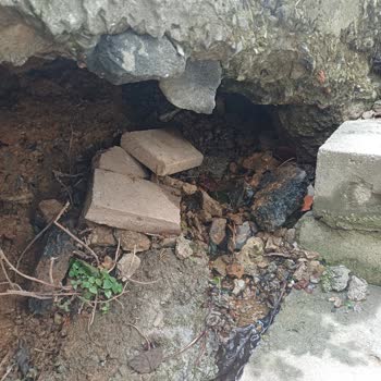 İSKİ’nin Beykoz’daki Sürekli Su Kaçağı Bina Temeline Zarar Veriyor