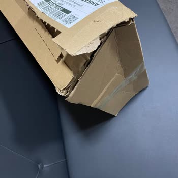 Stradivarius Kolay Gelsin Kargo Paketi Açılarak Mahremiyetimi İhlal Etti