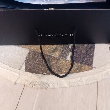 Nine West Çizmelerinde Bir Gün İçinde Soyulma, Mağaza Yardımcı Olmadı