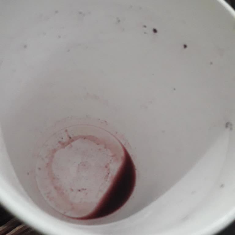 Süresi Geçmiş Ve Tortulu Şalgam Suyu İçinde Sağlık Endişesi