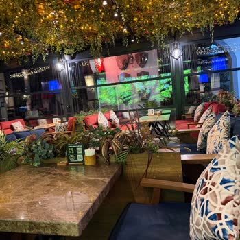 Müşteriyi Dışlayan Çalışanın Açıklama Yapmadan Tüm Masaları Rezerveli Söylemesi