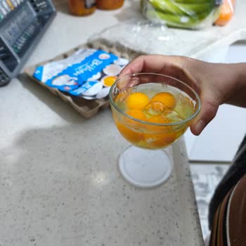 Kırık Yumurtalar İçin Ücret İadesi Ve Mağaza İletişim Eksikliği