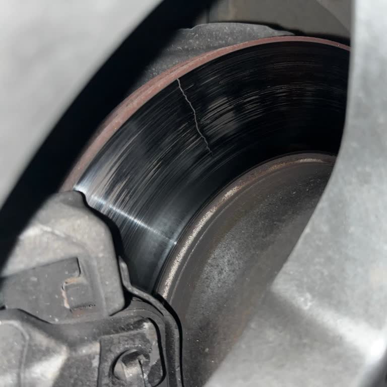 Bosch Car Service’te Çatlak Fren Diskleri Görülmemesi Ve Müşteri Can Güvenliği Tehlikede