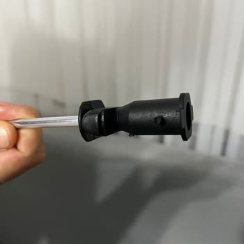 Kiwi KSC 4255 Buharlı Temizleyicide Parça Yerinden Çıktı Ücretsiz Onarım İstiyorum